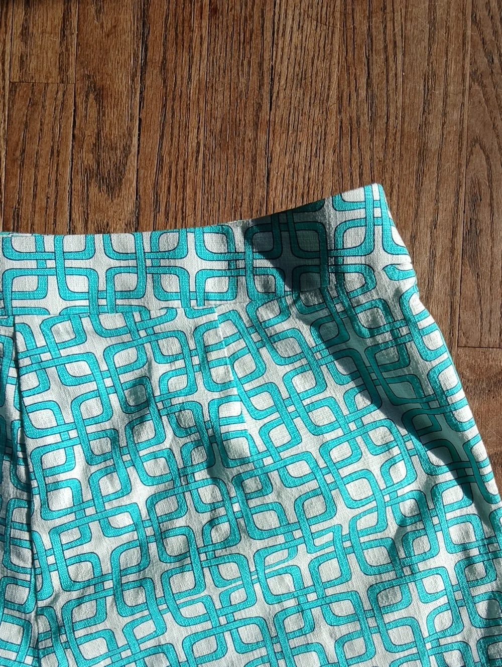 Trina Turk Cotton Viscose Blend Turquoise Geo High-Waist Shorts Size 12 - Picture 4 of 5